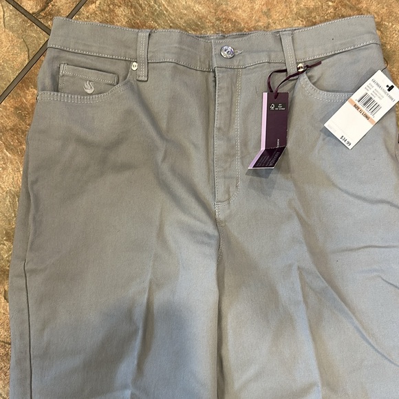 Gloria Vanderbilt Amanda Heritage fit tapered leg classic rise jeans - Picture 2 of 4